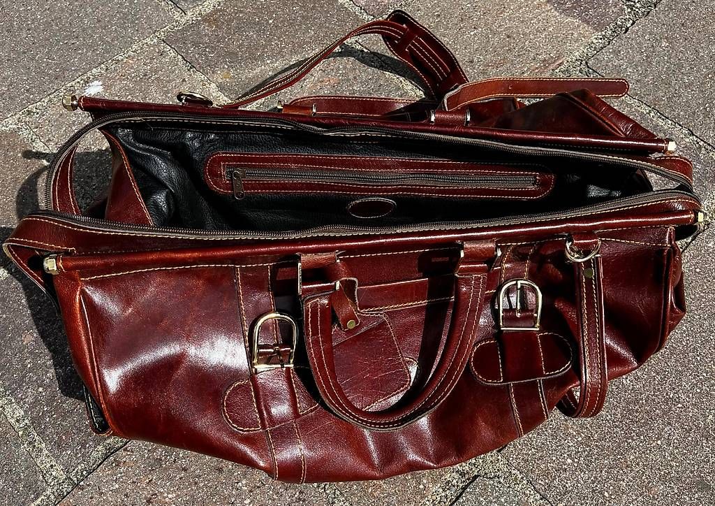 Taschen: Vintage Reisetasche Genuine Leather – Gebraucht aus Zufikon von Spacetaxi 3