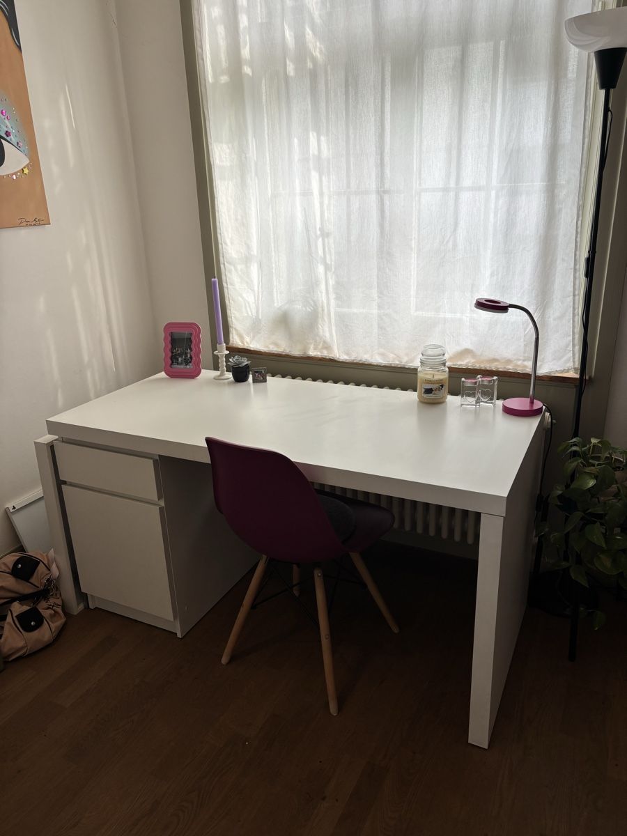 Ikea Scrivanie: Ikea Malm Schreibtisch – Usato da St. Gallen venduto da mel_d9qq
