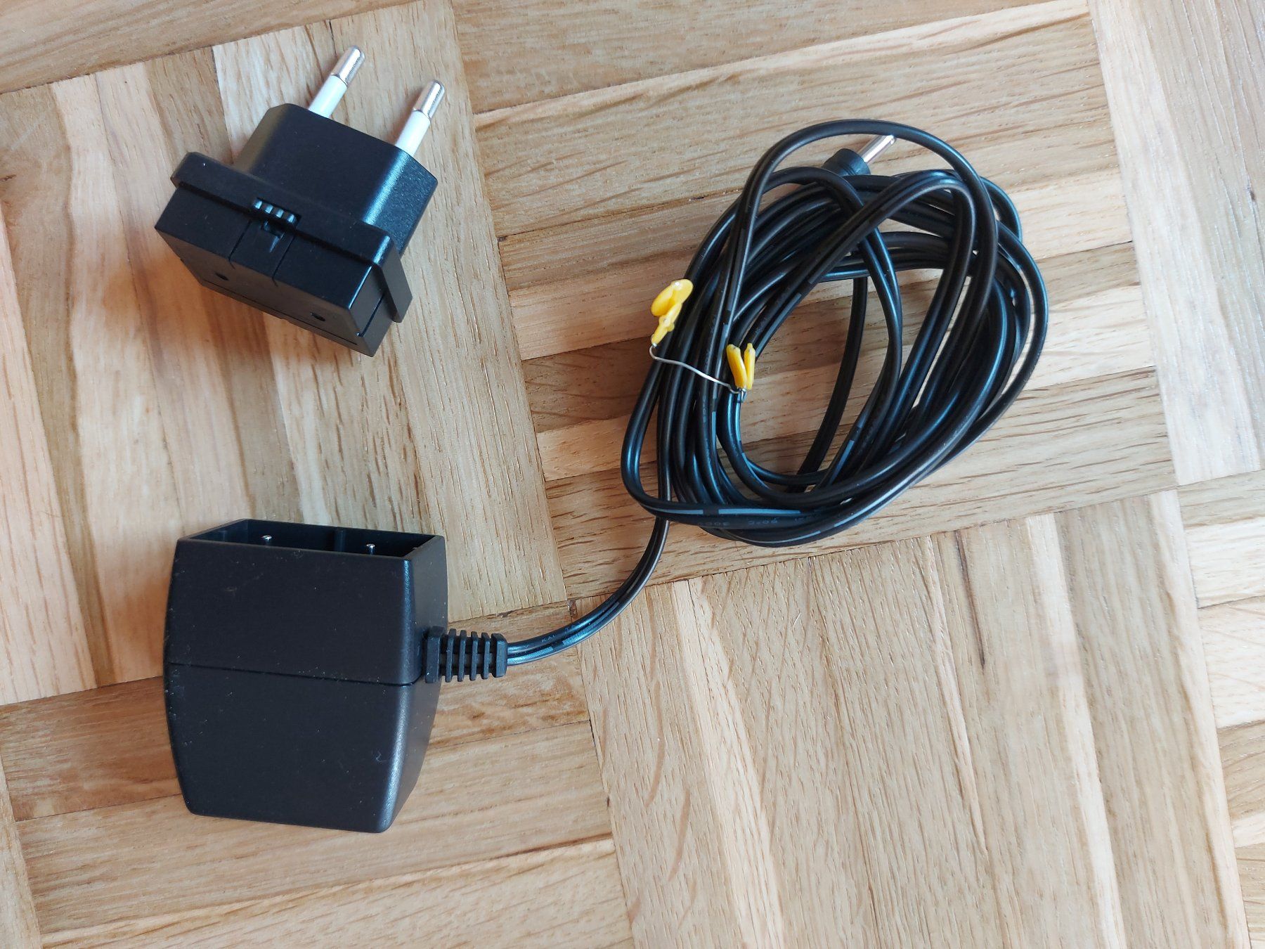 Caricabatterie: Accessoires pour chargeur solaire portable PowerMonkey – Usato da Aigle venduto da biscutelle 1