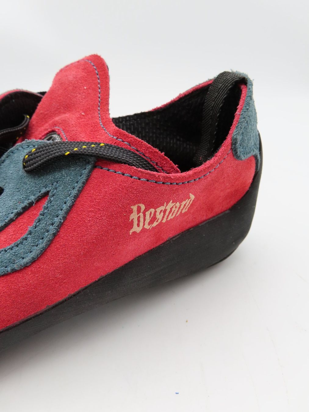 Scarpe da uomo: Bestard Kletterschuhe schwarz-grau-rot – Usato da Reinach BL venduto da WBZ-Flohmarkt 1