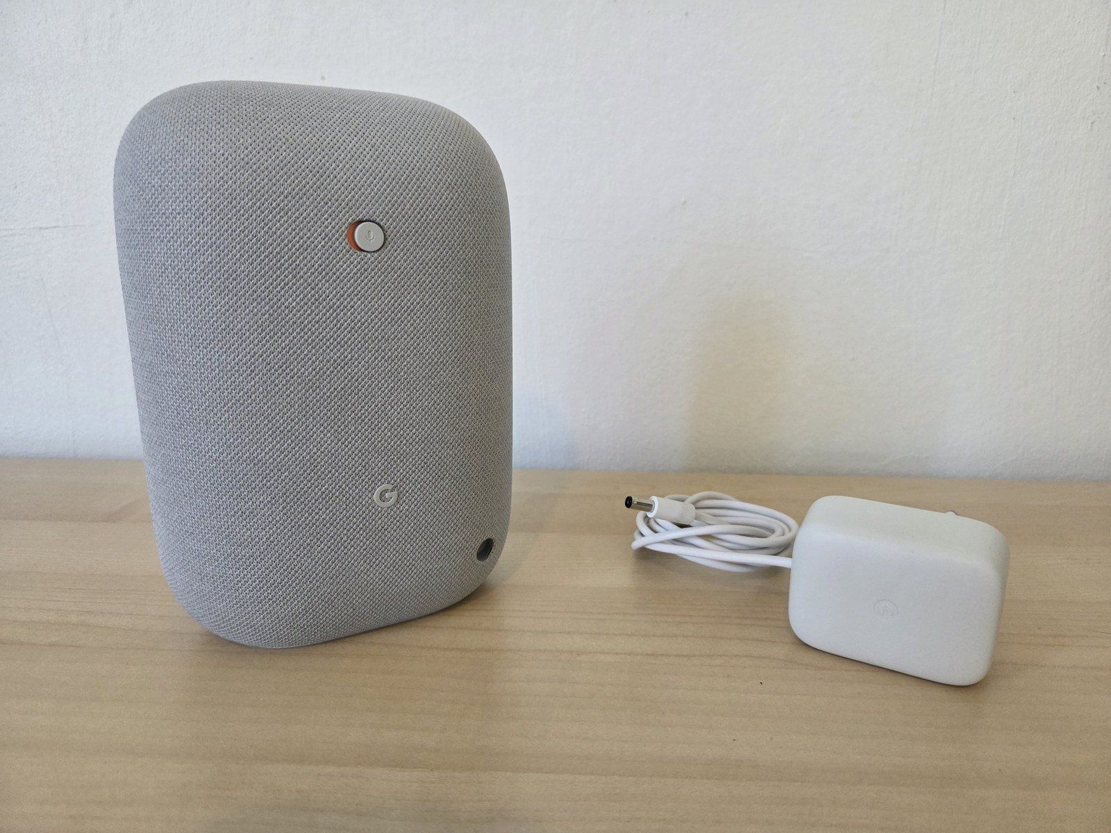 Google Lautsprecher: Google Nest Audio gris clair GXCA6 + alimentation – Gebraucht aus Fribourg von guilhem63 1