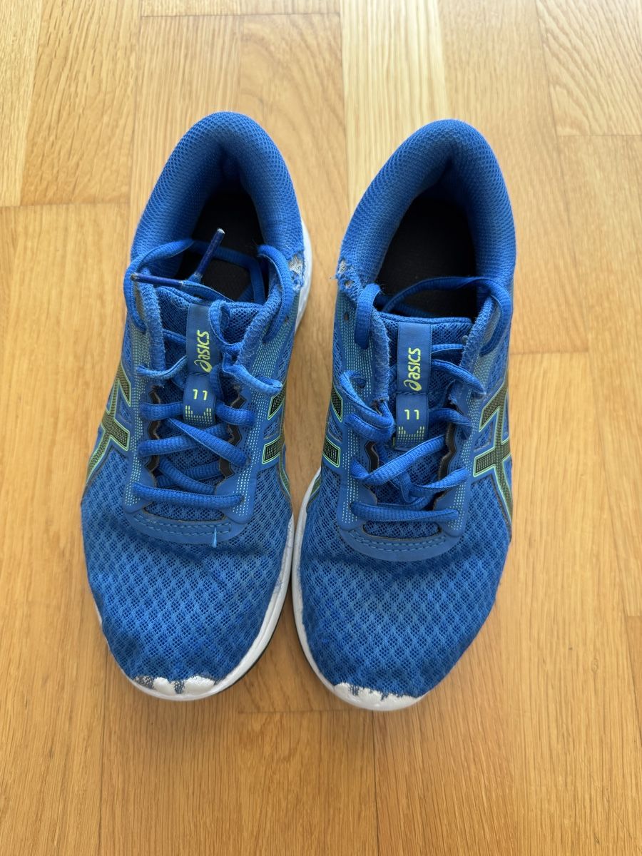 Asics Chaussures garçon: Asics Laufschuhe Gr. 35 – D'occasion à Ostermundigen par Clood