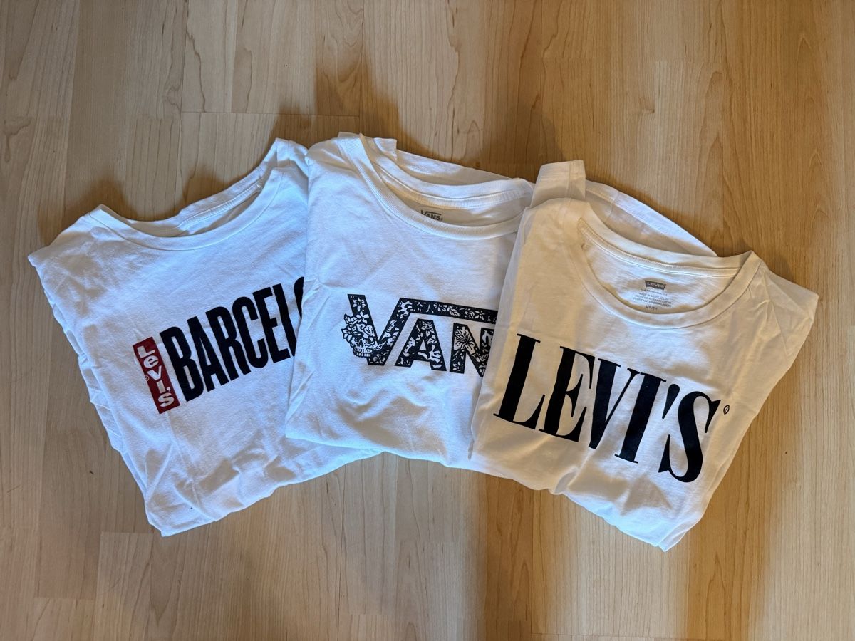Levi's T-shirt: 3 Tshirts Levis & Vans taille S – Usato da Chippis venduto da Nounourslola