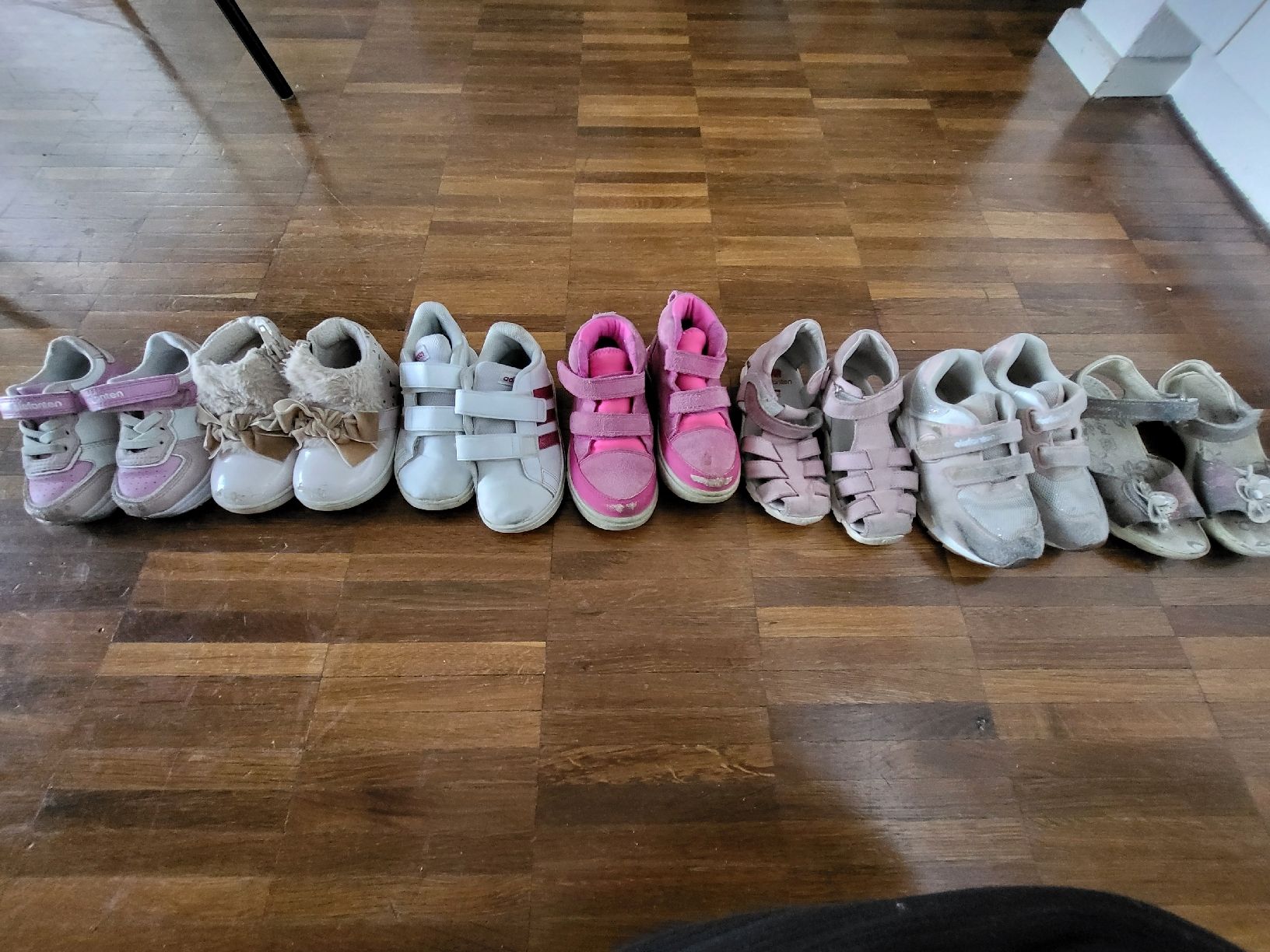 Scarpe per ragazze: Kinder-Schuhpaket, Grösse 21-27 – Usato da Basel venduto da Ywana 2