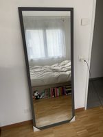 Spiegel (Ganzkörper) mit schwarzem Rahmen