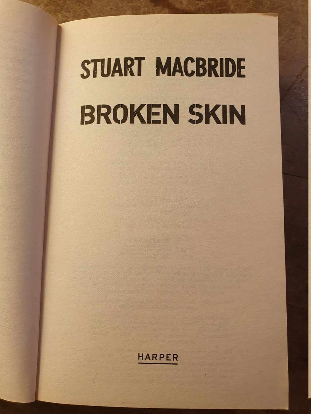 Libri: Broken Skin - Stuart Macbride – Usato da Zürich venduto da loosebone 2