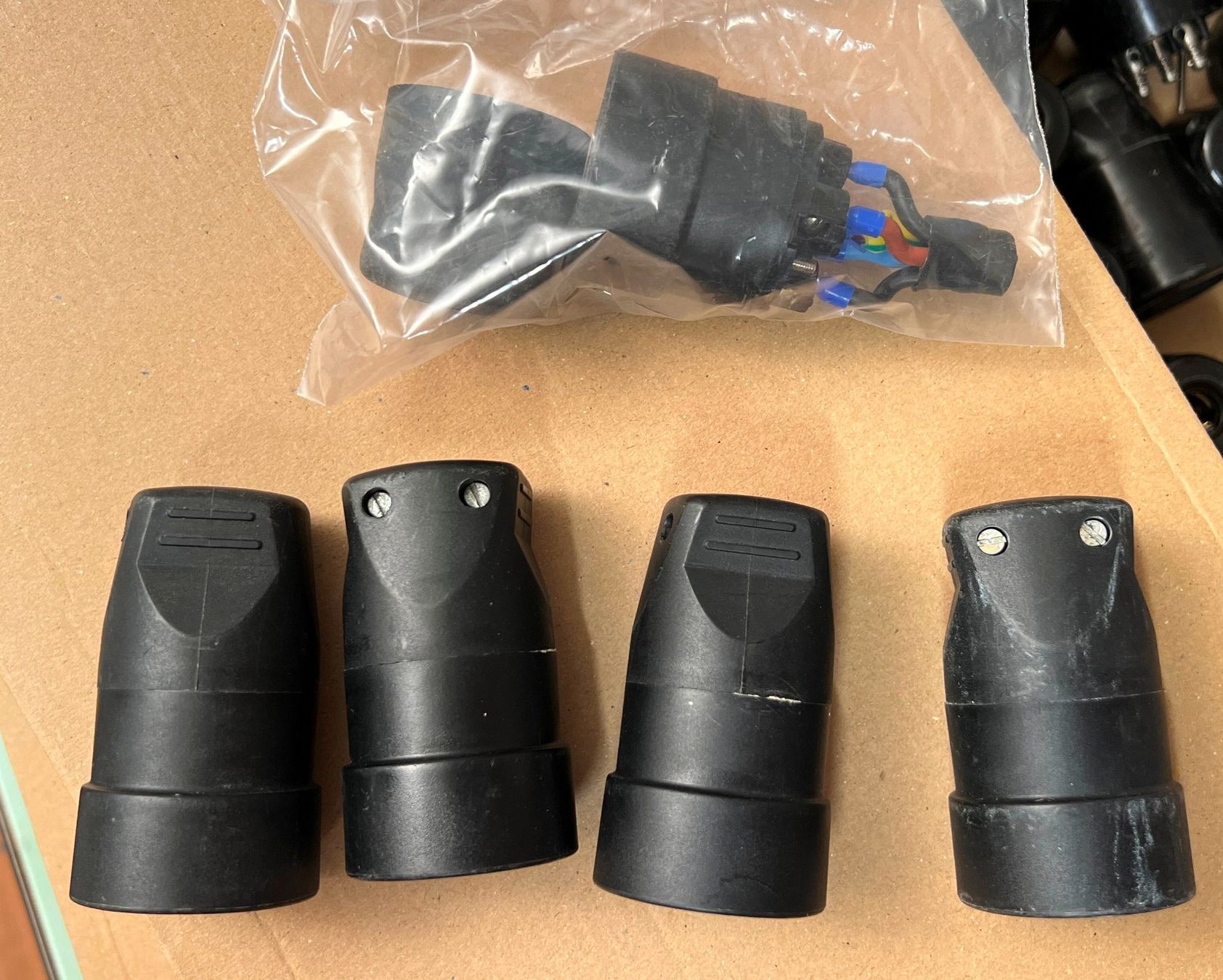 Stecker: Kupplung T15 400V 10A – Gebraucht aus Lodrino von Stema 2