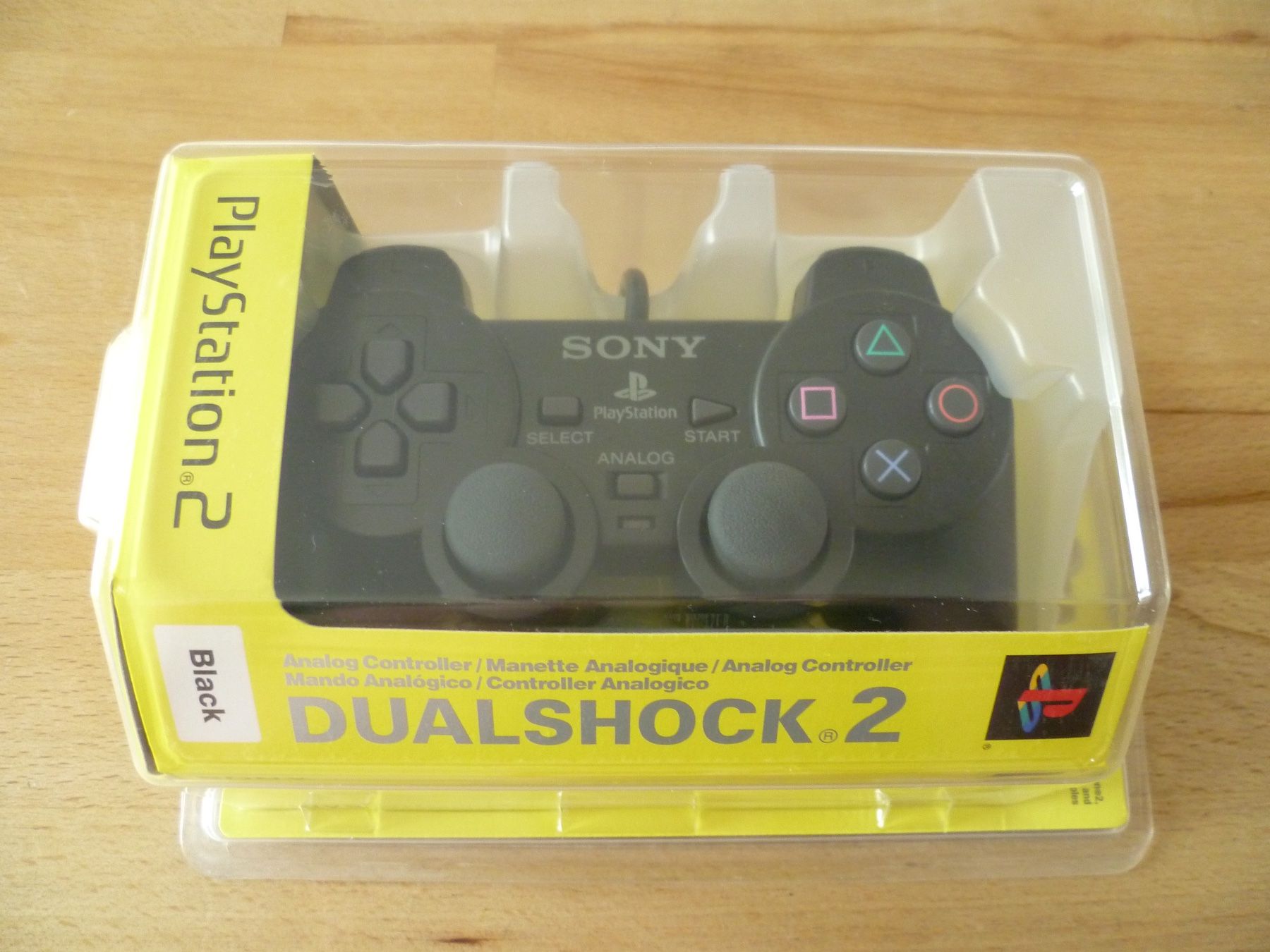 Sony Controller: Authentischer PS2 DualShock 2 Controller schwarz (FABRIKNEU) – Nuovo e nell'imballaggio originale da Thalwil venduto da ranx 1