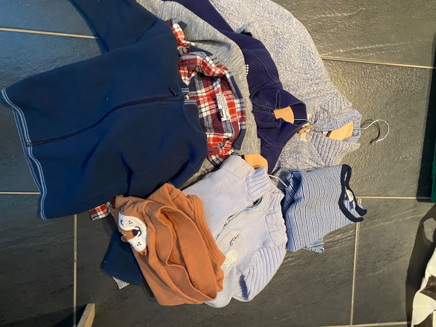 Chemises, T-shirts & Polos: Kleiderpaket 86/92 Herbst – D'occasion à Alberswil par PAMA1901 2