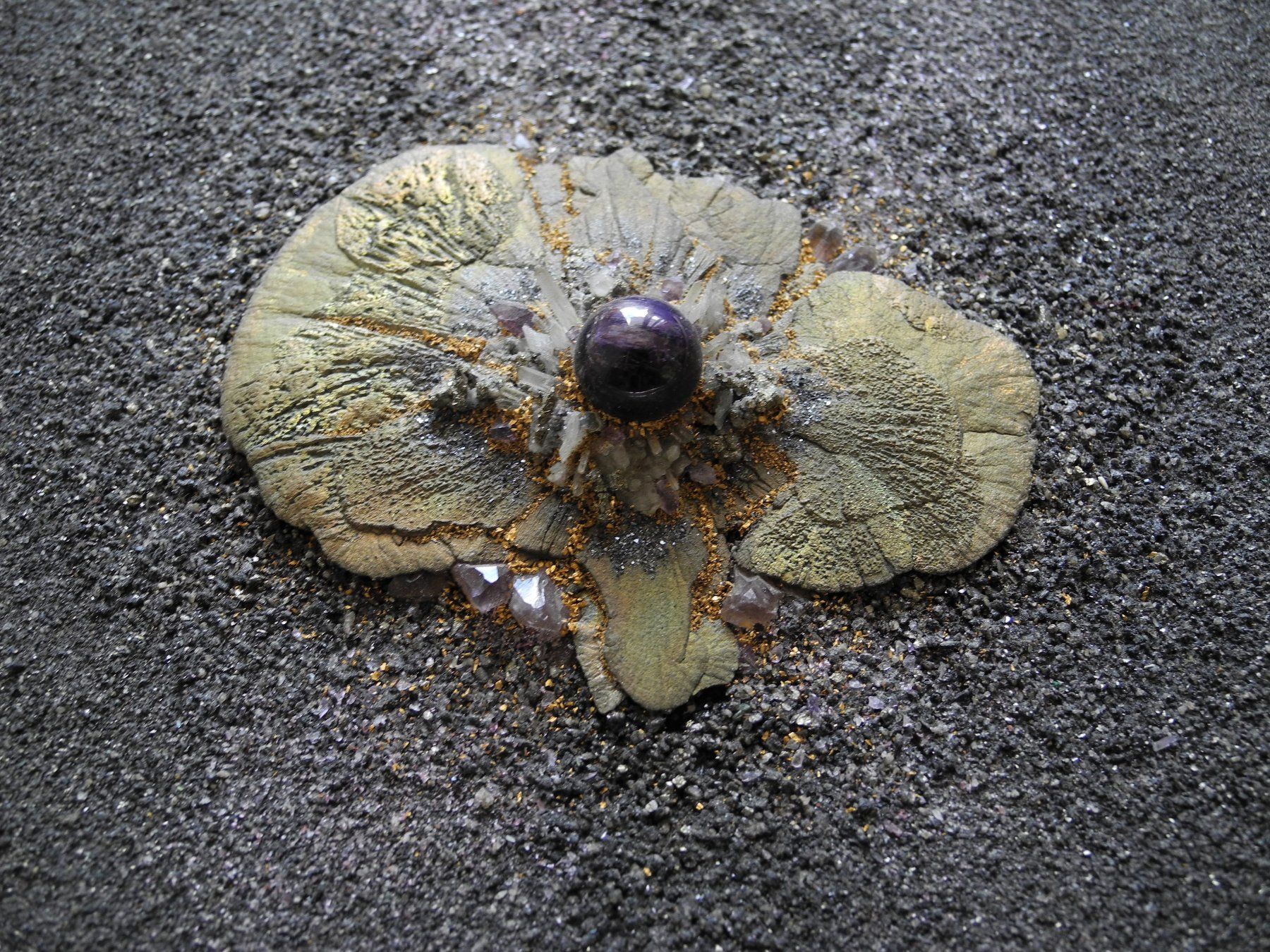Foto & Immagini: Exquisite Assemblage aus Gold Mineralien Edelsteinen – Usato da Schlossrued venduto da RareKunstWelt 2