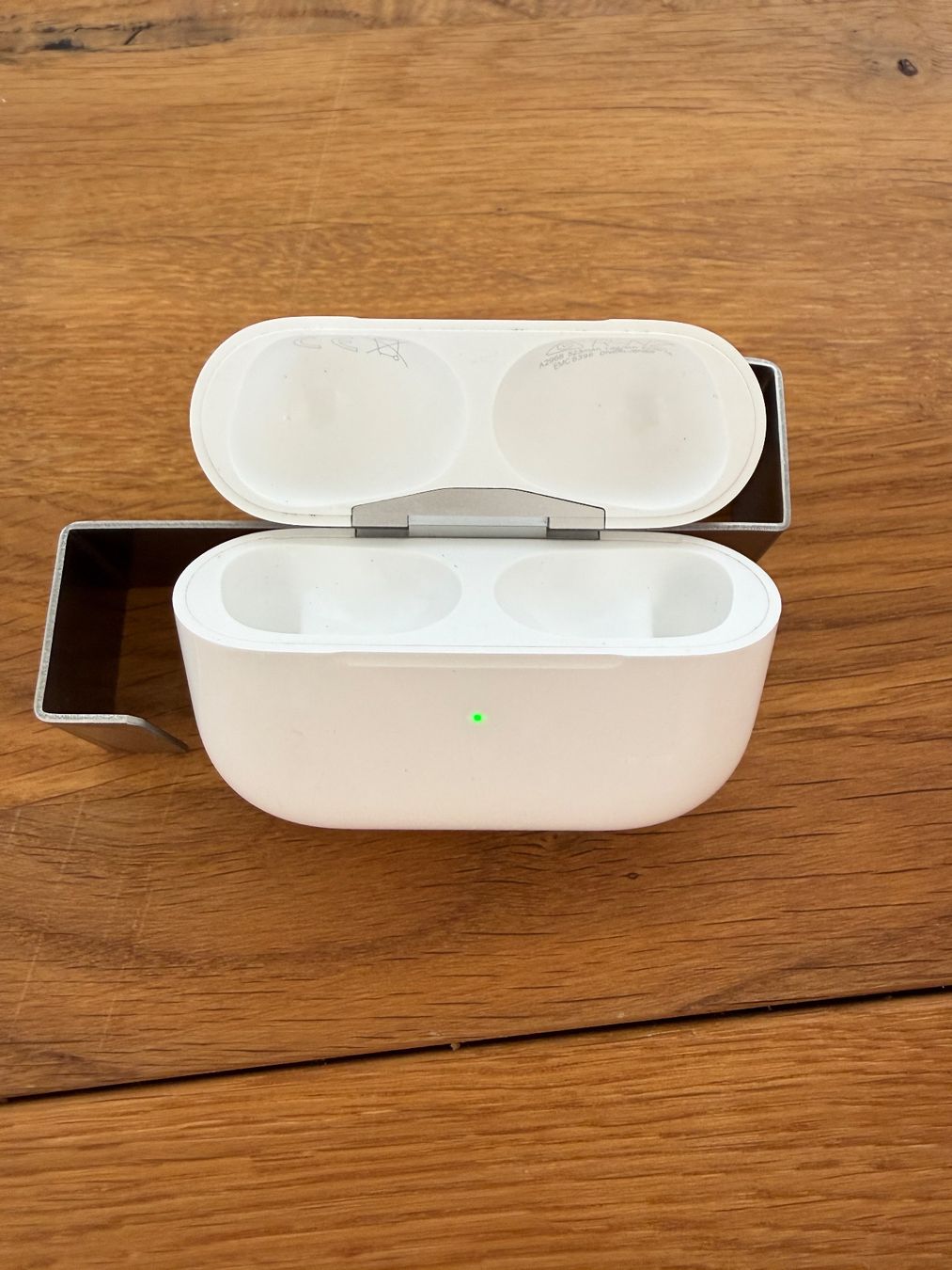 Apple Kopfhörer: APPLE AirPods Pro 2 Charging Case – Gebraucht aus Lausanne von Nine1982