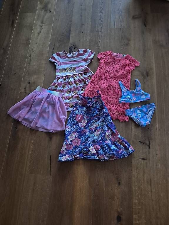 Lotti & Set di vestiti: Kleiderpaket Sommer Mädchen Grösse 110 – Usato da Koppigen venduto da abu_5syv