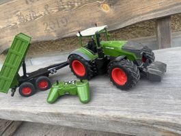 Spielzeug Traktor Fendt mit Fernbedienung und Anhänger