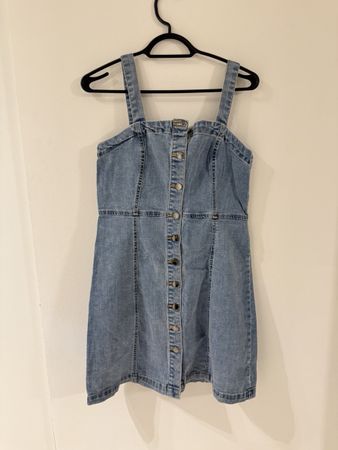 Robe en jean boutonnée, idéale pour la saison! Taille S