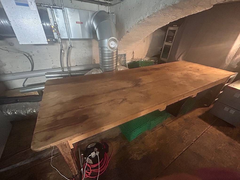 Tische: Massivholztisch – Gebraucht aus Bern von SINA1995 1