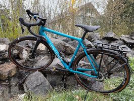 A vendre magnifique vélo gravel Tour de Suisse neuf s