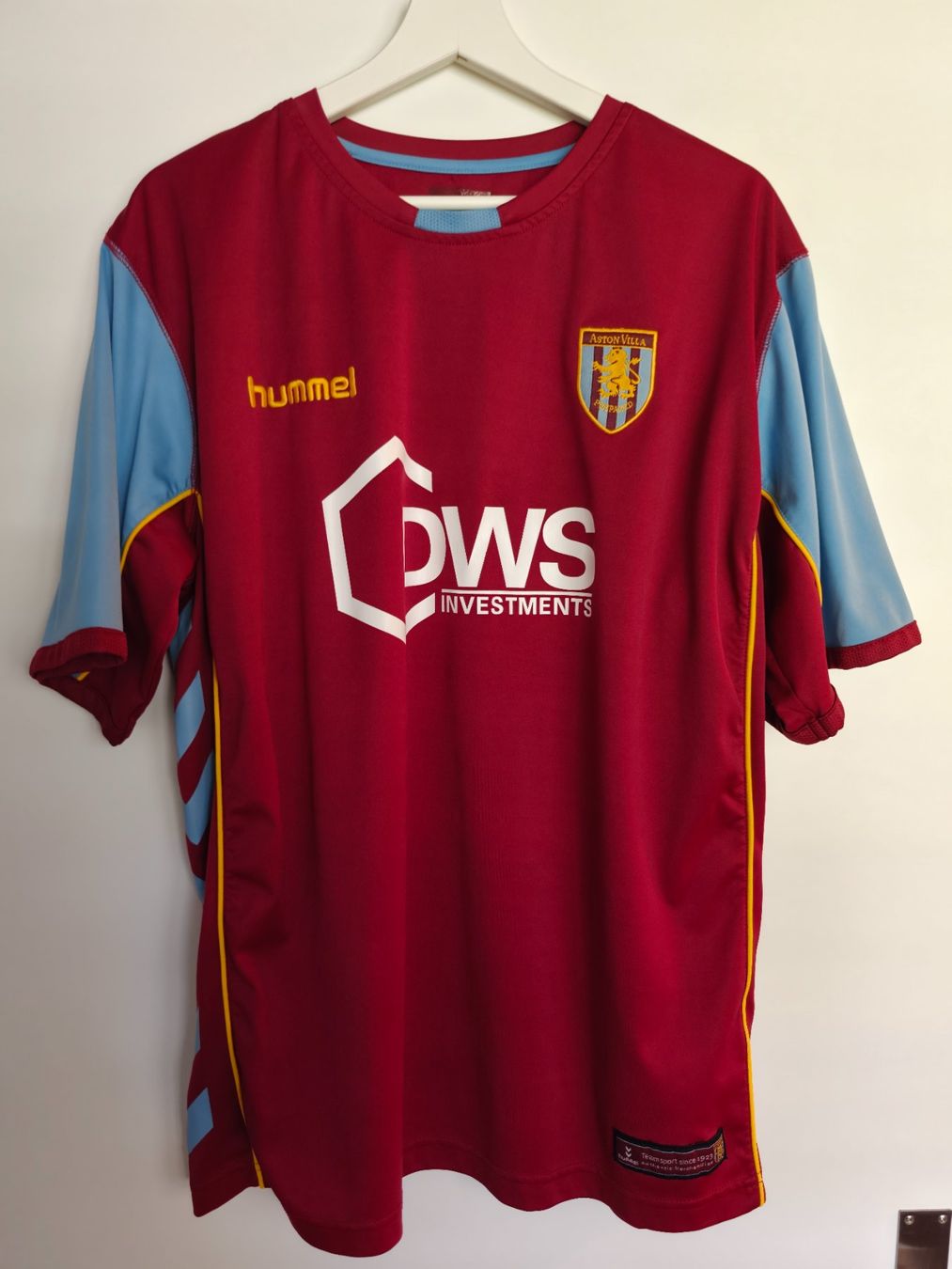 Hummel Leibchen & Hosen: Aston Villa Home 04/05 Hummel L – Gebraucht aus Konolfingen von Spoera
