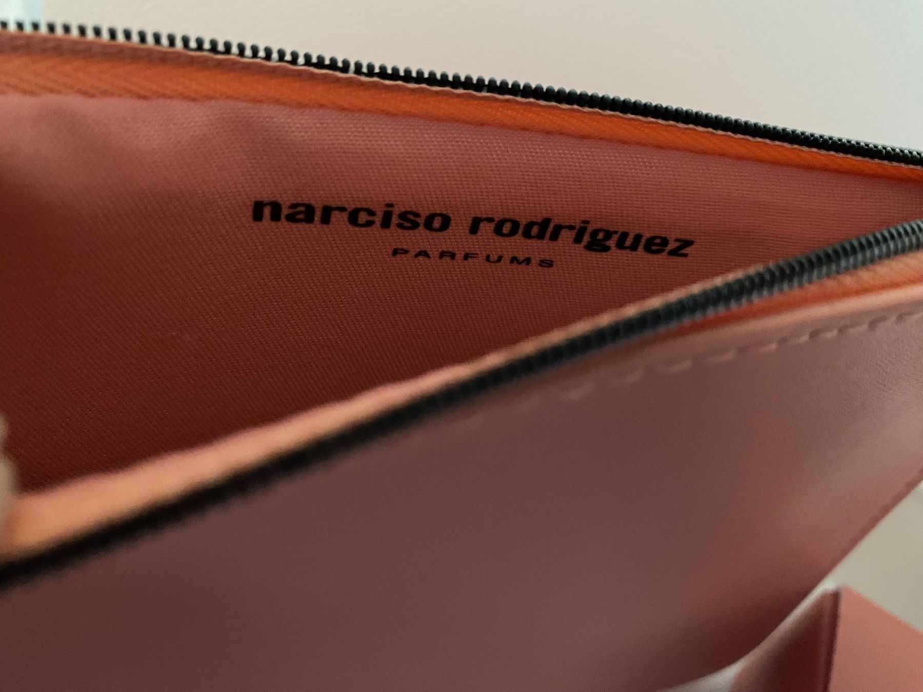 Narciso Rodriguez Profumi & Eau de Toilette: Miniature et trousse Narciso Rodriguez – Nuovo e nell'imballaggio originale da Bouveret venduto da wes_7zll 1