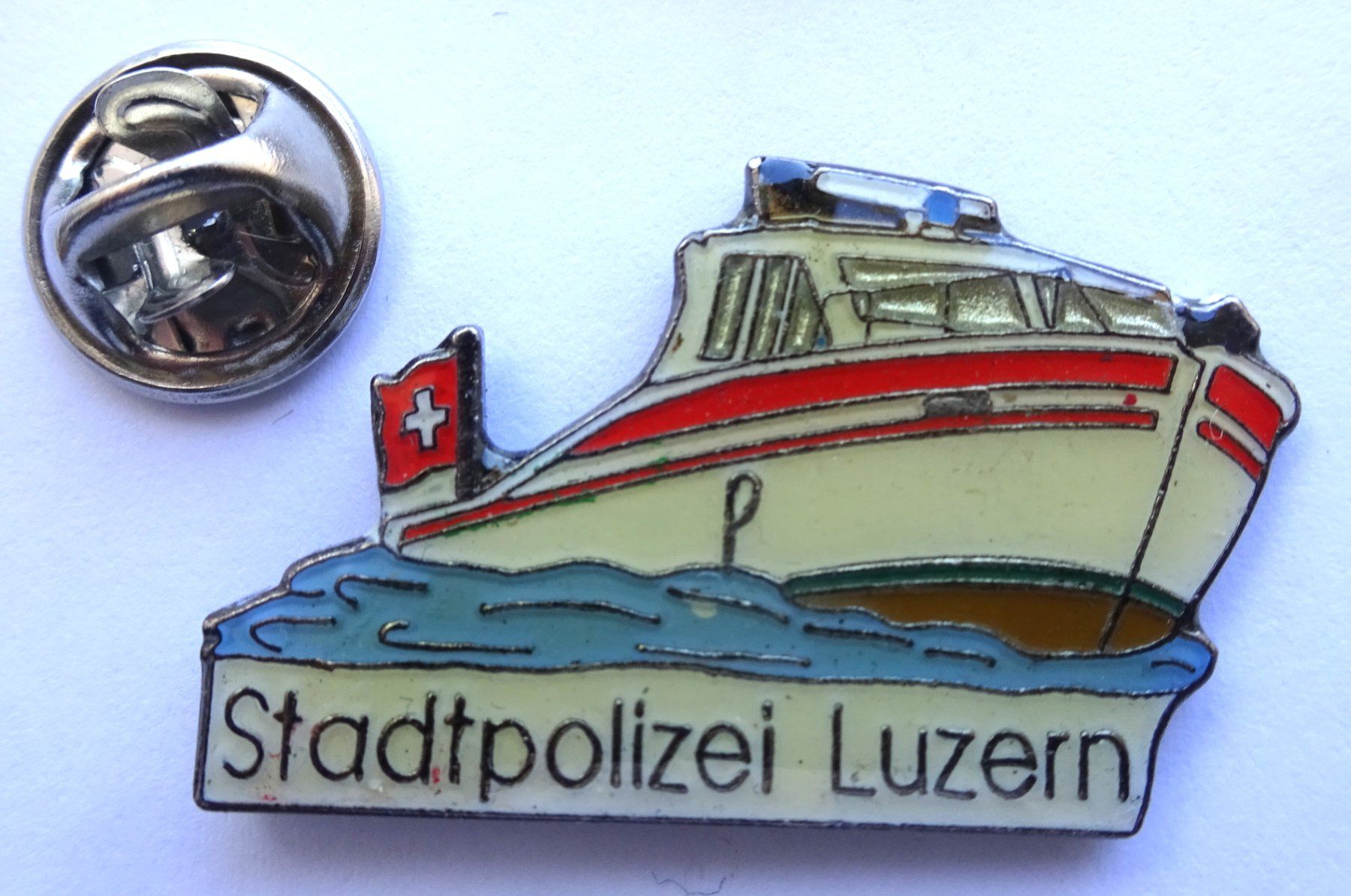 Placchette & Badge: Pin Polizei Schiff Stadtpolizei Luzern – Usato da Utzenstorf venduto da BUtter81
