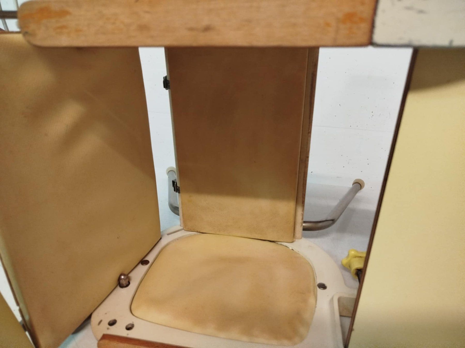 Sedie: Ancienne chaise  pour enfants. – Usato da La Chaux-de-Fonds venduto da Emmaus2300CDF 3