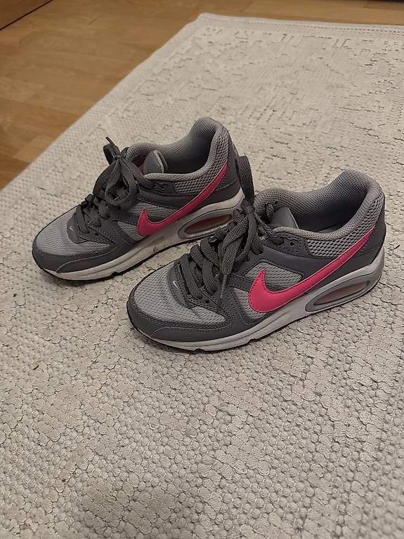 Scarpe da donna: Nike Shoes – Usato da Opfikon venduto da MissRuby