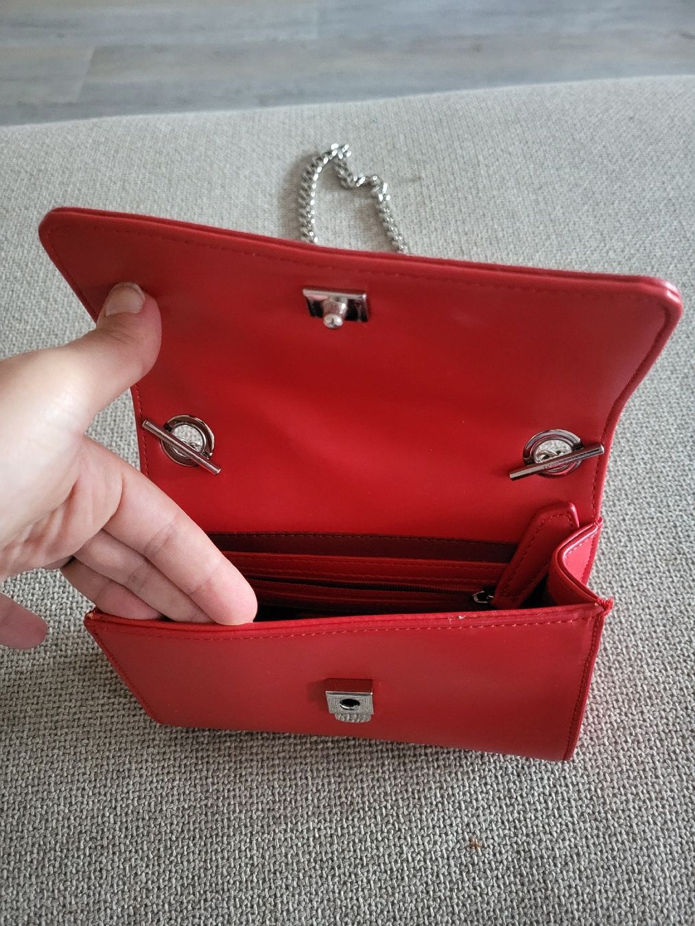 Valentino Taschen für Damen: super schön Valentino Tasche in Rot – Neu (gemäss Beschreibung) aus Stäfa von schatzolina 1