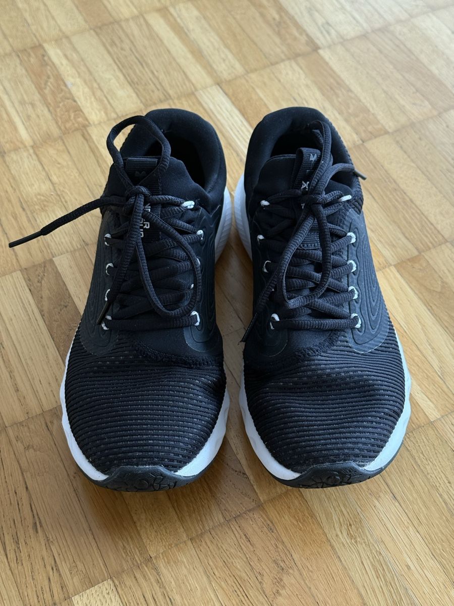Under Armour Chaussures femmes: Turnschuhe Under Armour – D'occasion à Alchenflüh par hel_n6bm 2