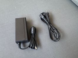 Adaptateur secteur Universal Entrée : 100-240V  5A   50-60Hz