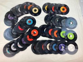 SCHALLPLATTEN | Singles | Diverse | 137 Stück
