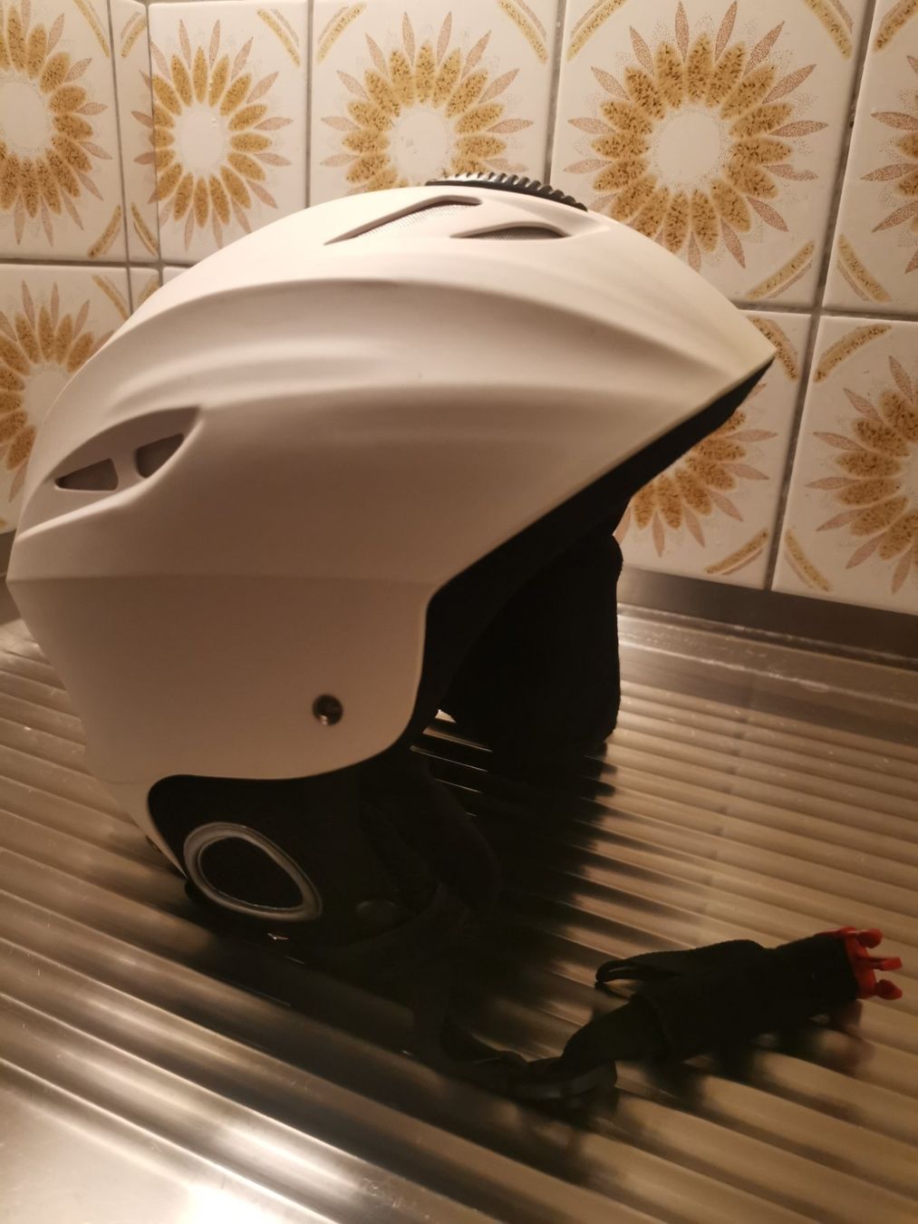 Sci: Skihelm (casque de ski) like NEW – Usato da Bern venduto da cwa_p82l