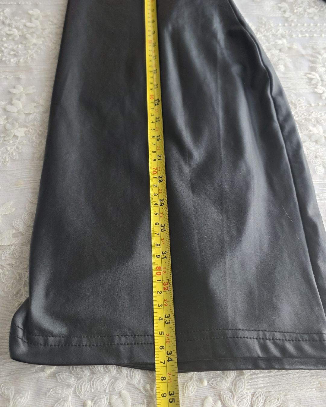 Kleider: Schwarzes Kleid in Lederoptik, Grösse L – Gebraucht aus Rheinsulz von Gilea 7