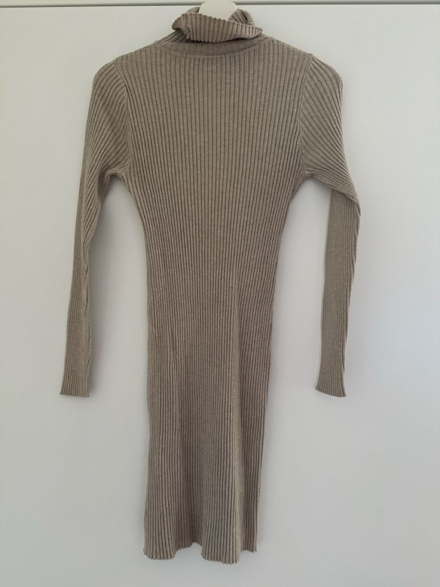Robes: Strickkleid Ripped – Neuf (Voir description) à Kriens par g_b_mk7j