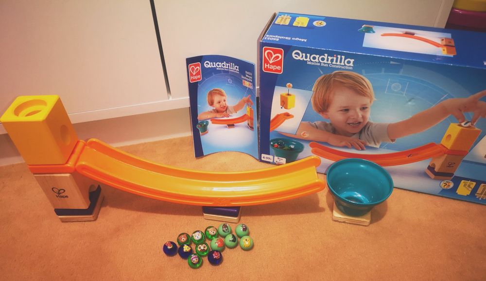 YIWEOG Murmelbahn Bausatz - Mit Motor Und 10 Murmeln Zum Selbstbauen