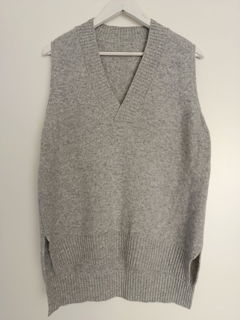 Pullover & Sweatshirts: Kaschmir Pullunder mit V-Neck – Neu (gemäss Beschreibung) aus Weiach von sim_8s27 7