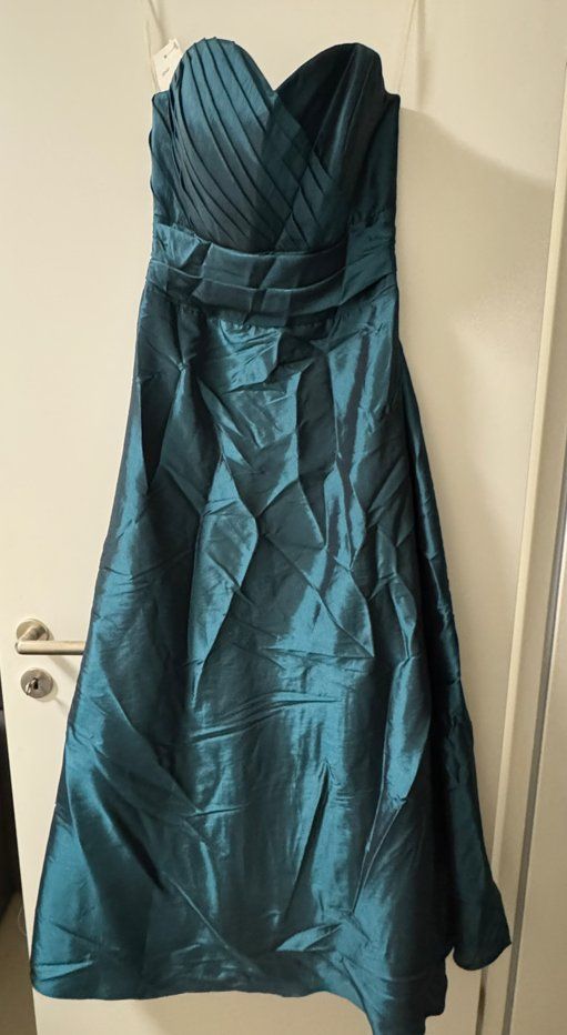 Kleider: Elegantes Abendkleid, Gr. 40 (passt eher 36/38) – Neu (gemäss Beschreibung) aus Zürich von pamleano