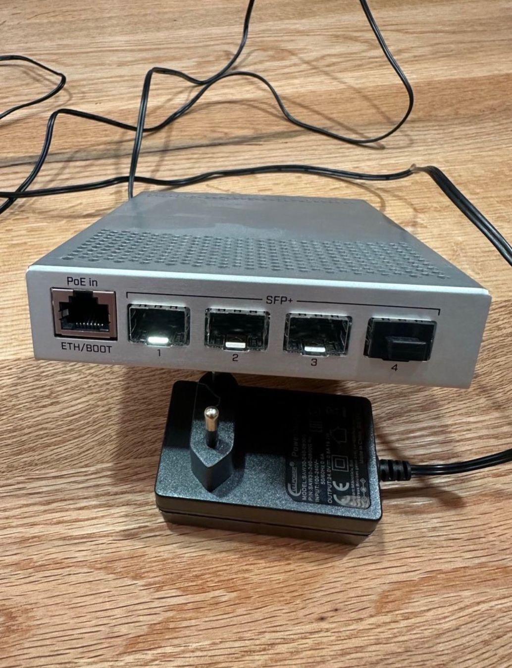 Mikrotik Modem & Router: Mikrotik CRS305-1G-4S+IN – Usato da Bülach venduto da venni0