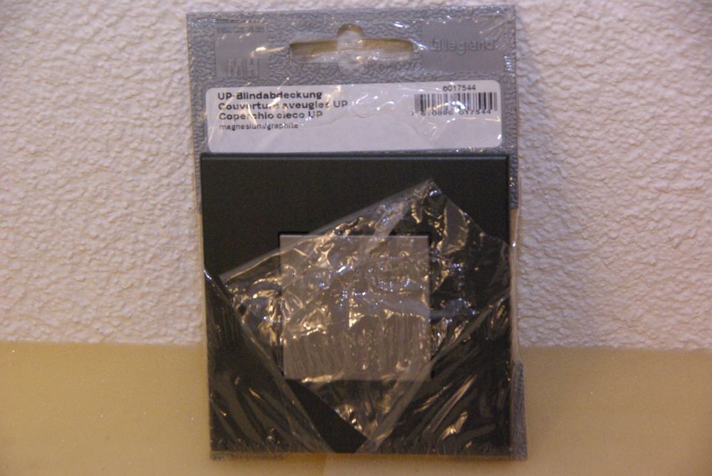 Legrand UP Blindabdeckung, magnesium/graphite (Neu und originalverpackt ...