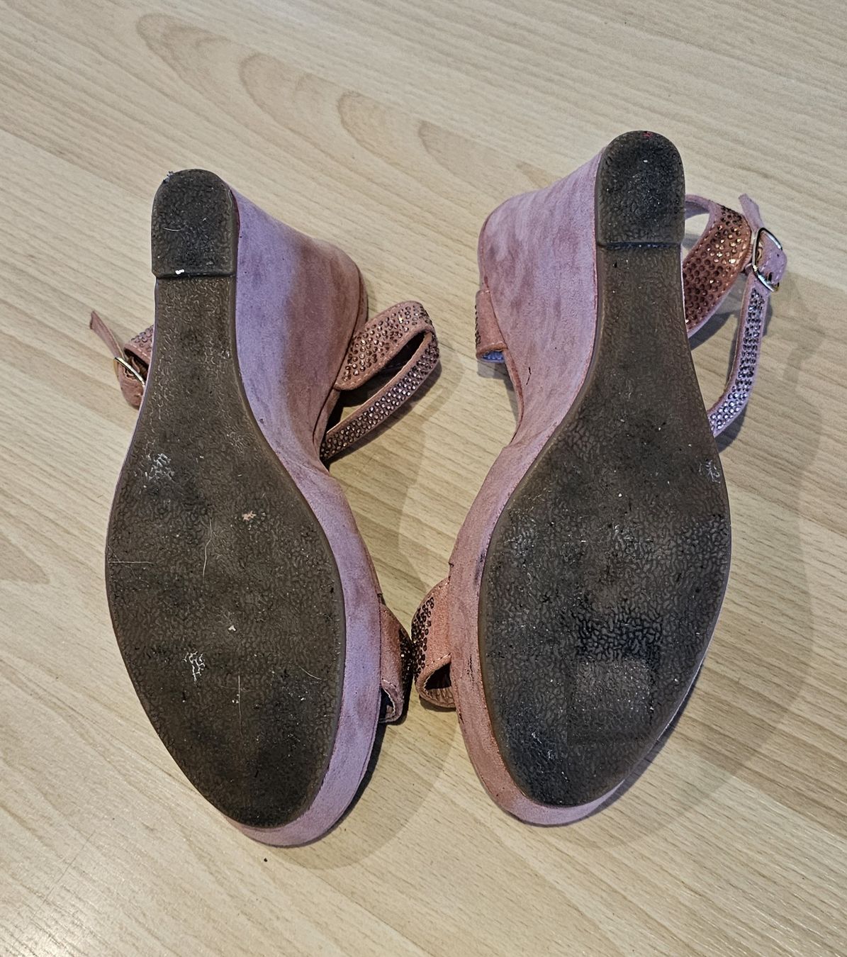 Scarpe da donna: Schöne Sandalen mit Keilabsatz – Usato da Fehraltorf venduto da Sumin 2