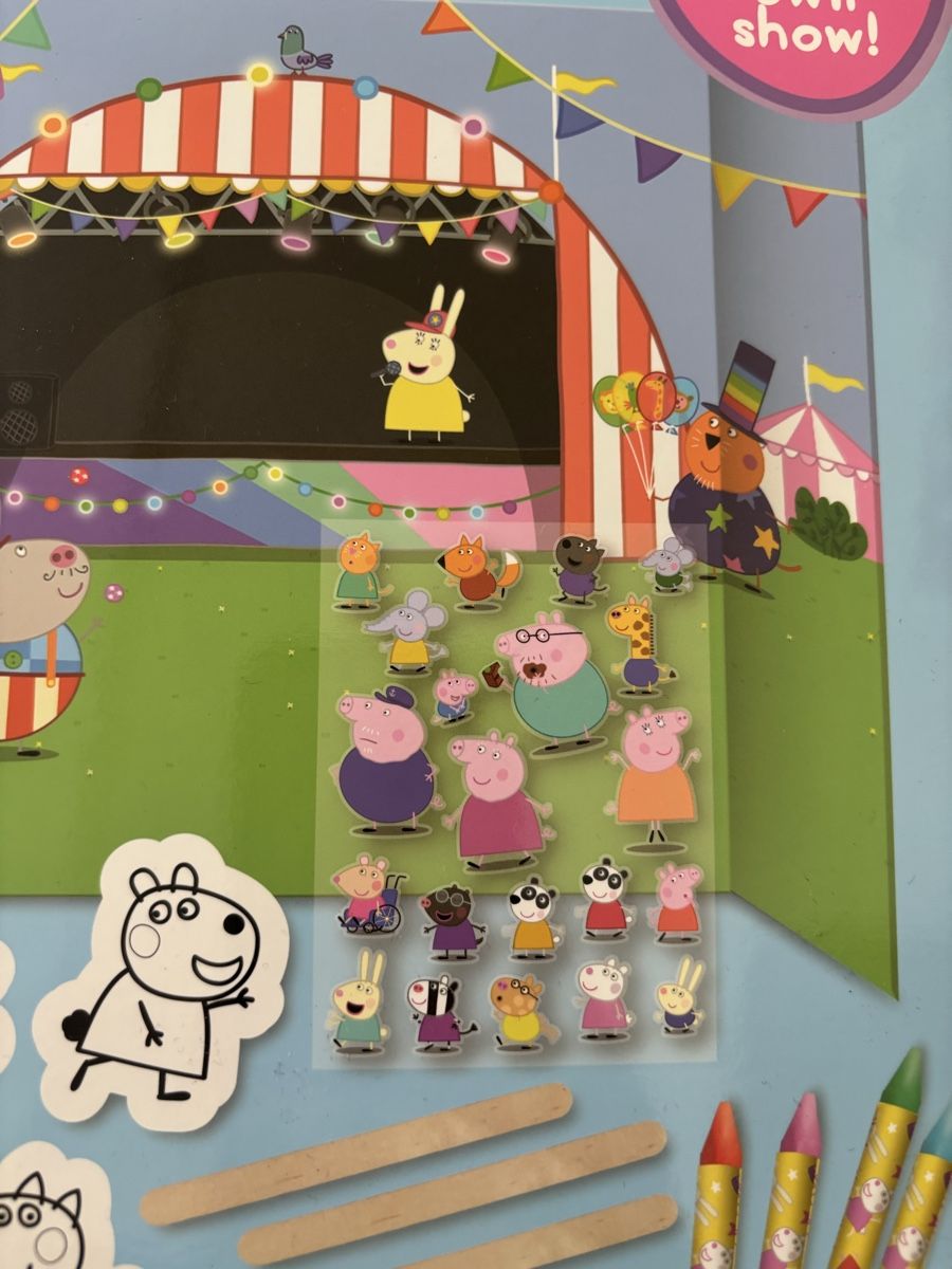 Spielzeuge: Peppa Pig colour your own Puppet Theatre – Neu und originalverpackt aus Rüti ZH von lau_5yjf 4