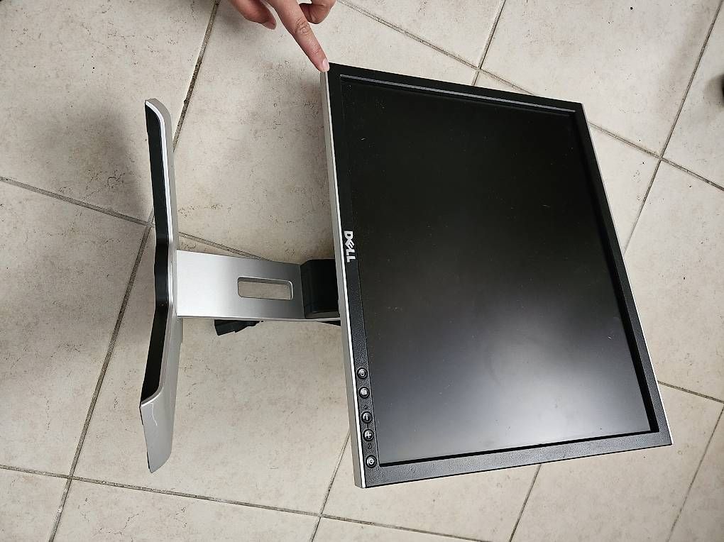 Monitore: Dell Bildschirm  – Gebraucht aus Basel von spo_9r87 3