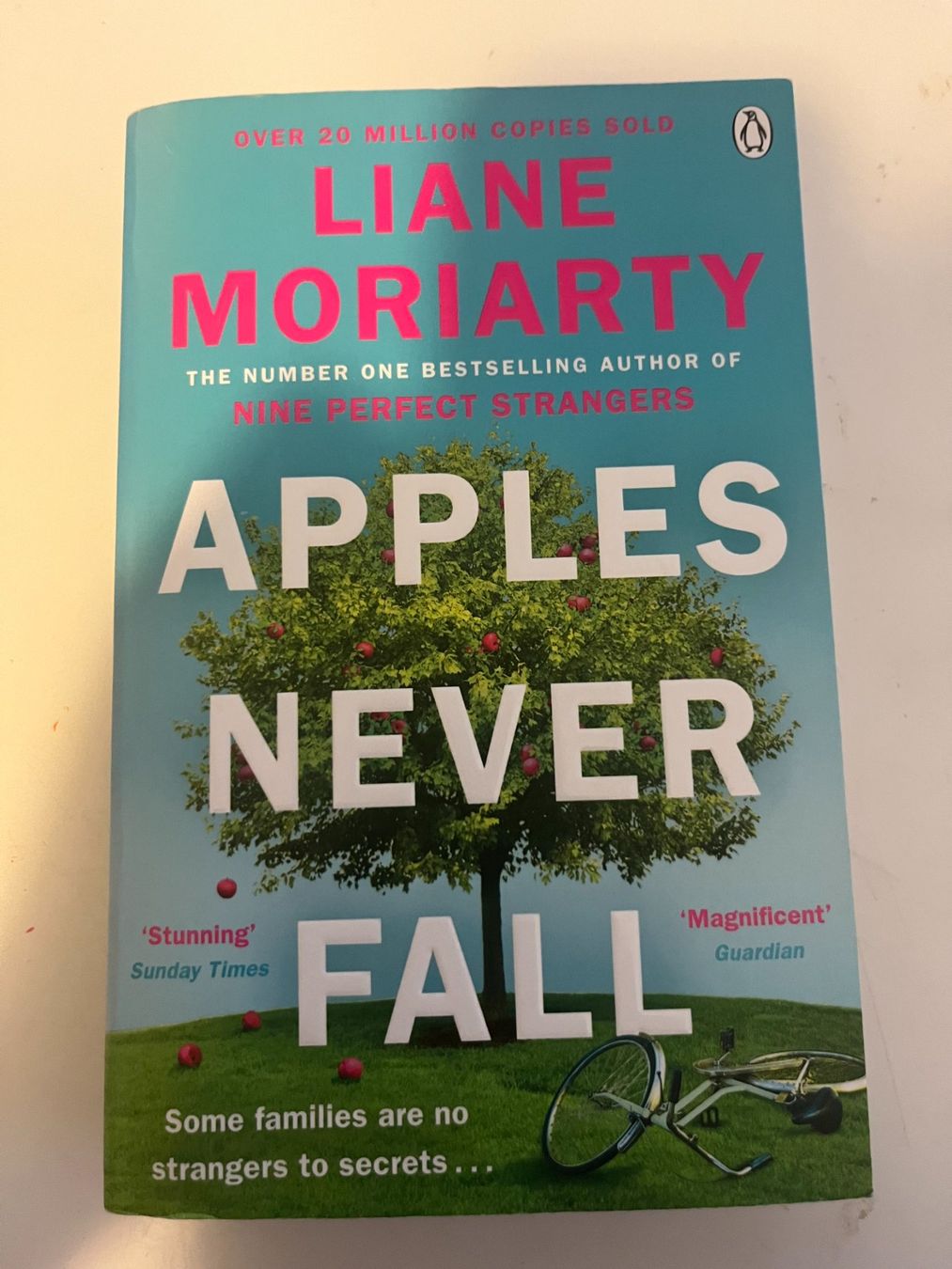 Libri: Buch: Apples never fall, Liane Moriarty (Englisch) – Nuovo (secondo la descrizione) da Steinhausen venduto da Silberundpfeil