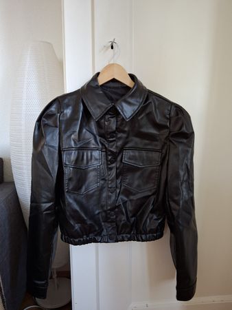 Veste en similicuir manches bouffantes M