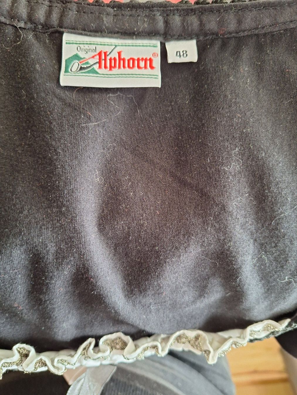 T-shirt: Landhaus Shirt Mieder – Usato da Alpthal venduto da sch_q92t 1