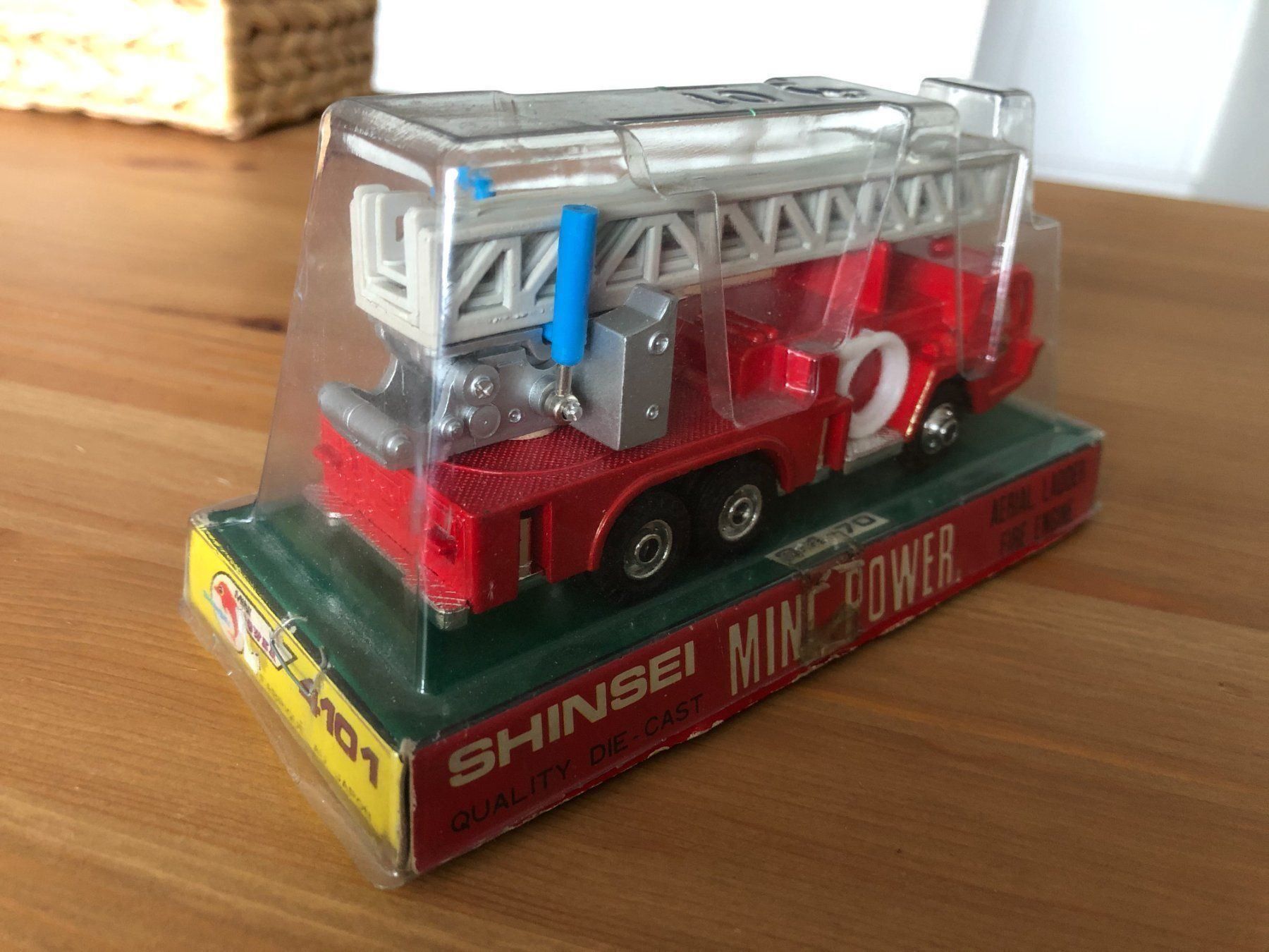 Modellini d'auto: SHINSEI AERIAL LADDER FIRE ENGINE – Usato da Meilen venduto da rdv_n7s9 2