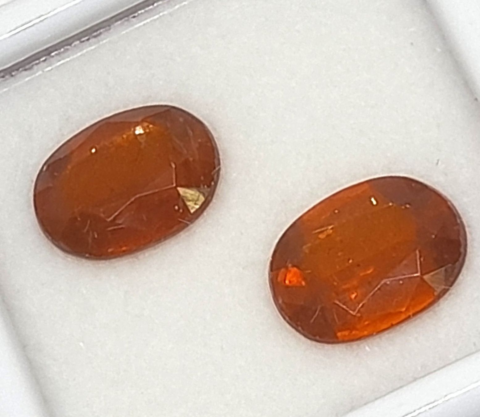 Pietre preziose: 2x Kyanites orange 9x7 mm - Valeur 100.- Fr – Nuovo (secondo la descrizione) da Grimisuat venduto da Valgem 2
