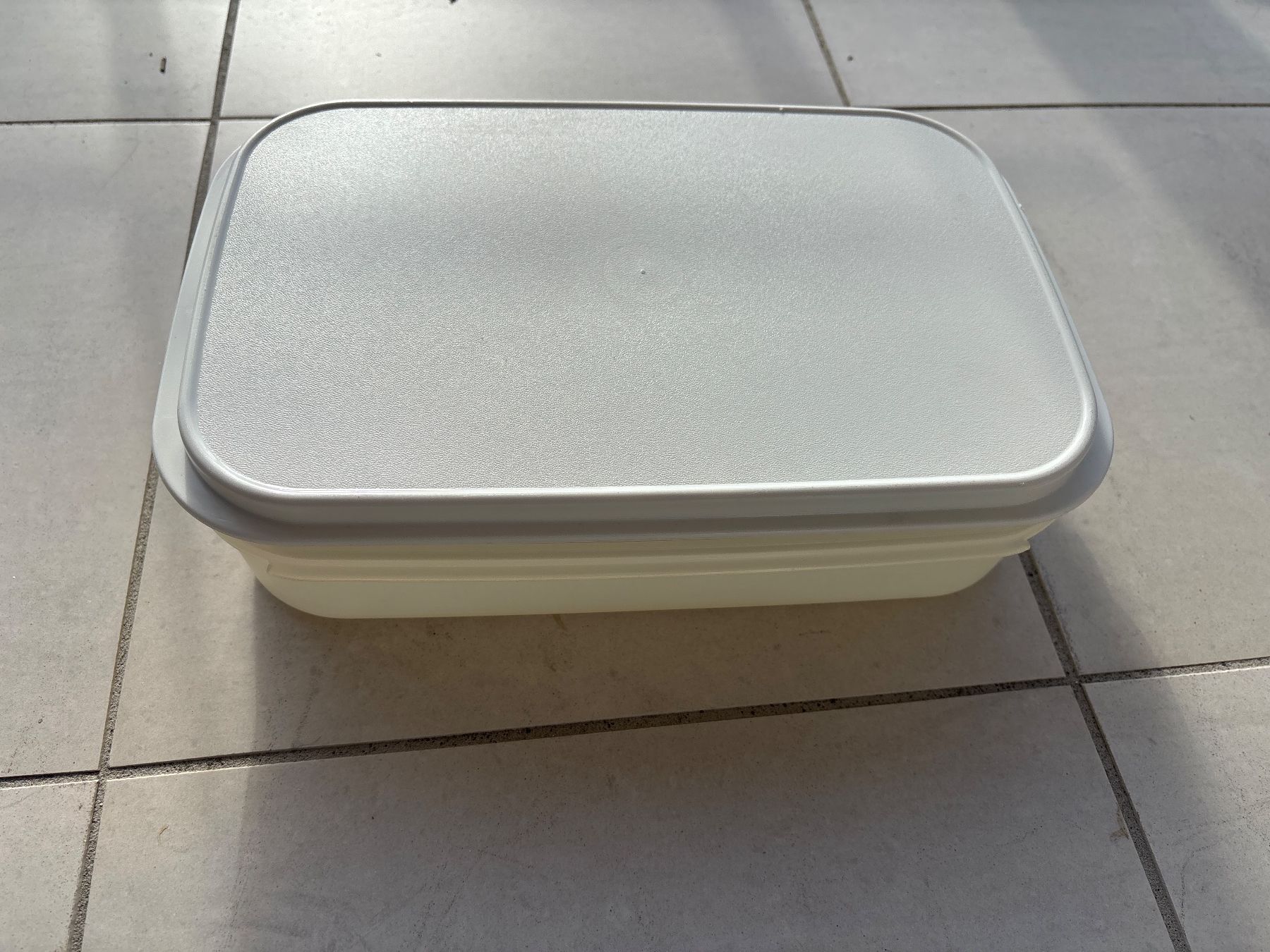 Tupperware Contenitori & Simili: Tupperware Box mit Deckel, rechteckig, weiss – Usato da Bülach venduto da Jackybabue 6