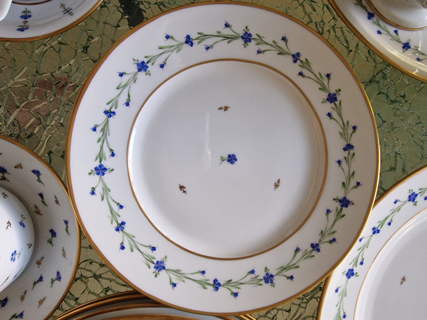 Set di piatti: Service de Table dessin Nyons 18ème – Usato da Cheseaux-sur-Lausanne venduto da D.A.O. 4
