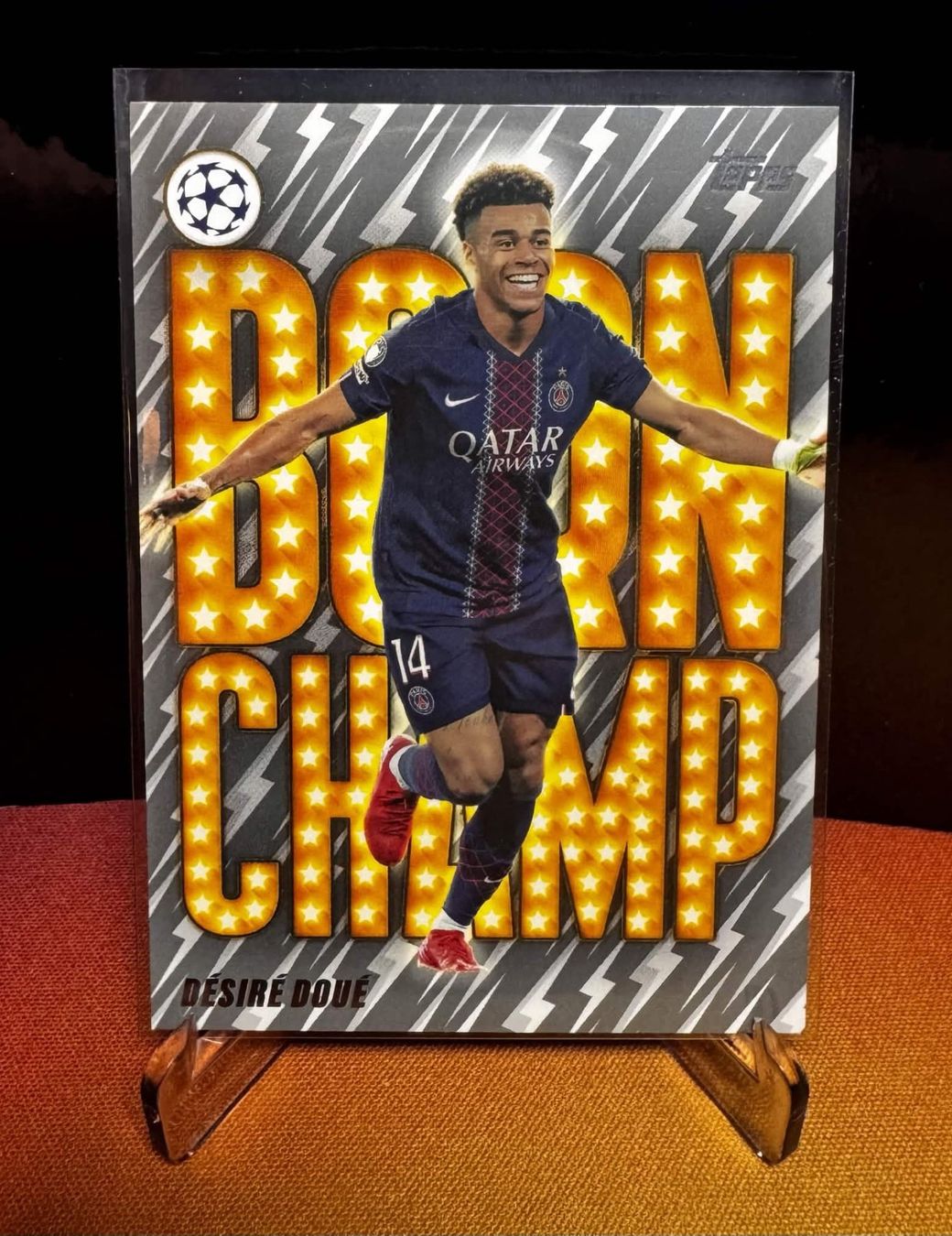 Topps Sammelbilder & Trading cards: Désiré Doué / Topps UCC Flagship 25-26 / Born Champ Insert – Neu (gemäss Beschreibung) aus Berneck von GL-Tradingcards