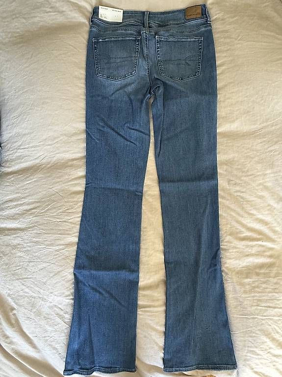 Jeans: American Eagle Low Rise Kick Boot Jeans sz 6 – Usato da Zürich venduto da car_v988 2