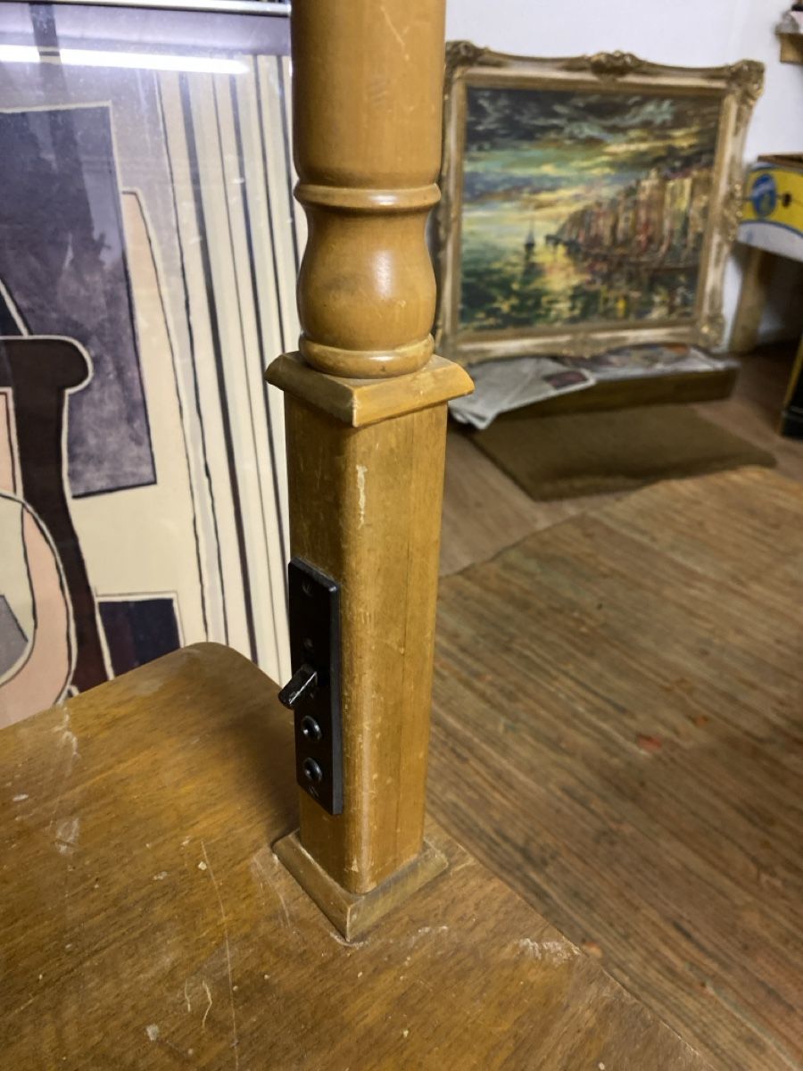 Lampade: Antiker Beistelltisch mit integrierter Lampe – Usato da sursee venduto da trilli-tralli 3